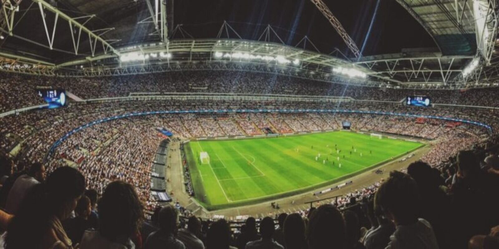 ABORDANDO LA HUELLA DE CARBONO EN LOS CLUBS DE FUTBOL : Un compromiso con la Sostenibilidad